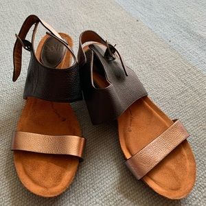 Sofft Vanita Wedge Sandals, Black/Bronze Metallic Leather, Women’s size 8.5